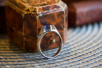 Anello solitario con Zaffiro ottagonale