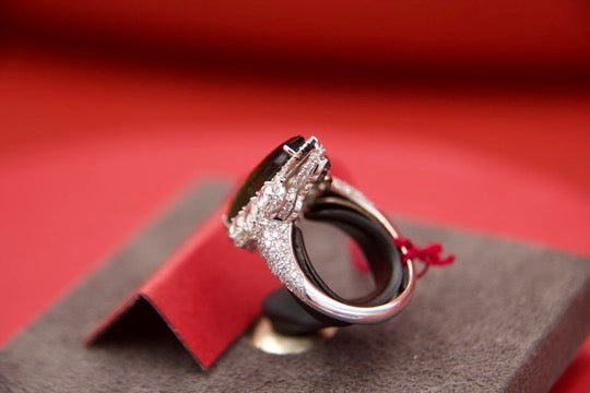 Ring with green Tourmaline and diamonds