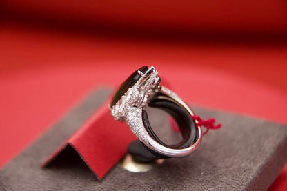 Ring with green Tourmaline and diamonds