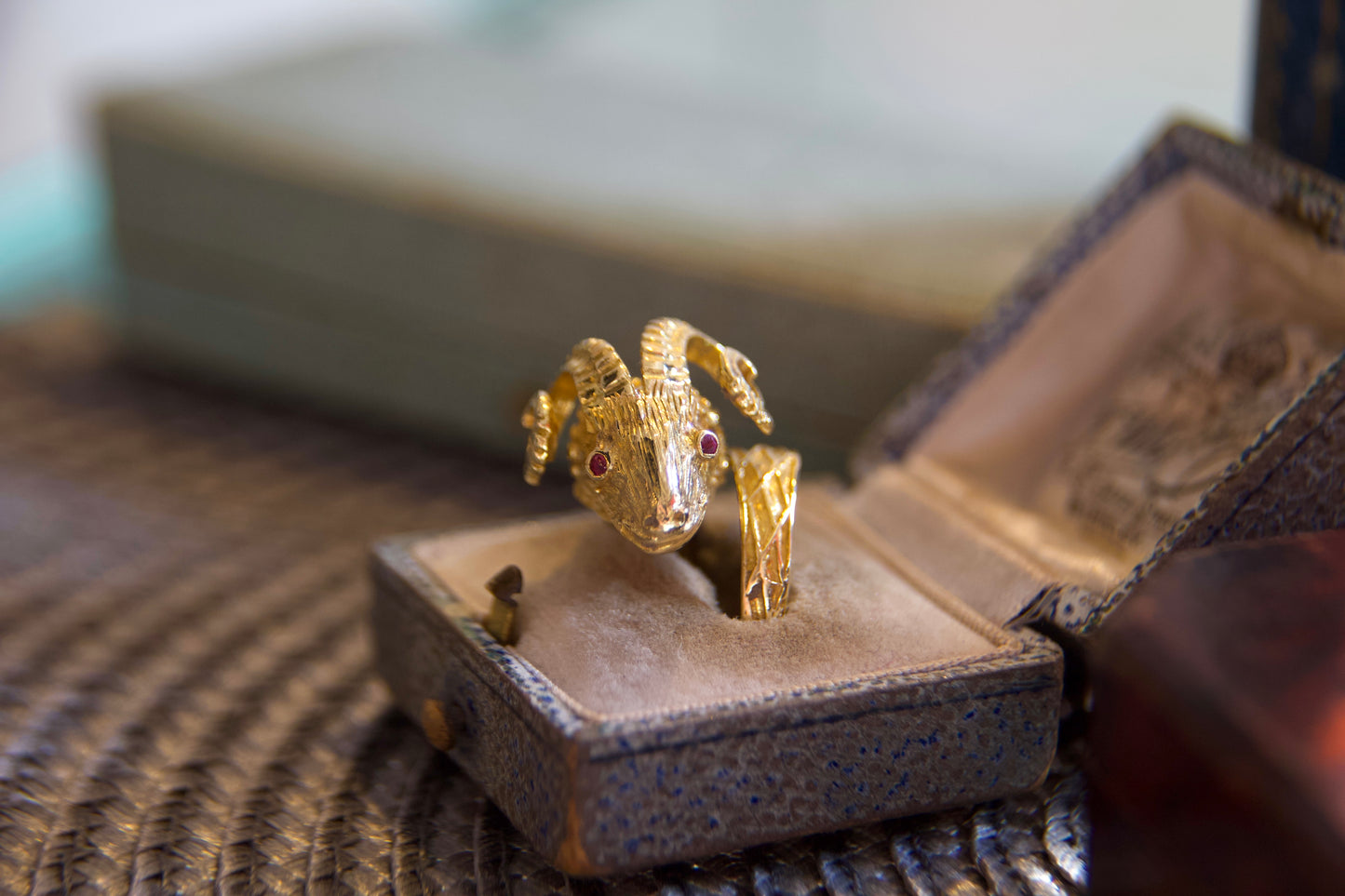 Anello "Ariete" scultura
