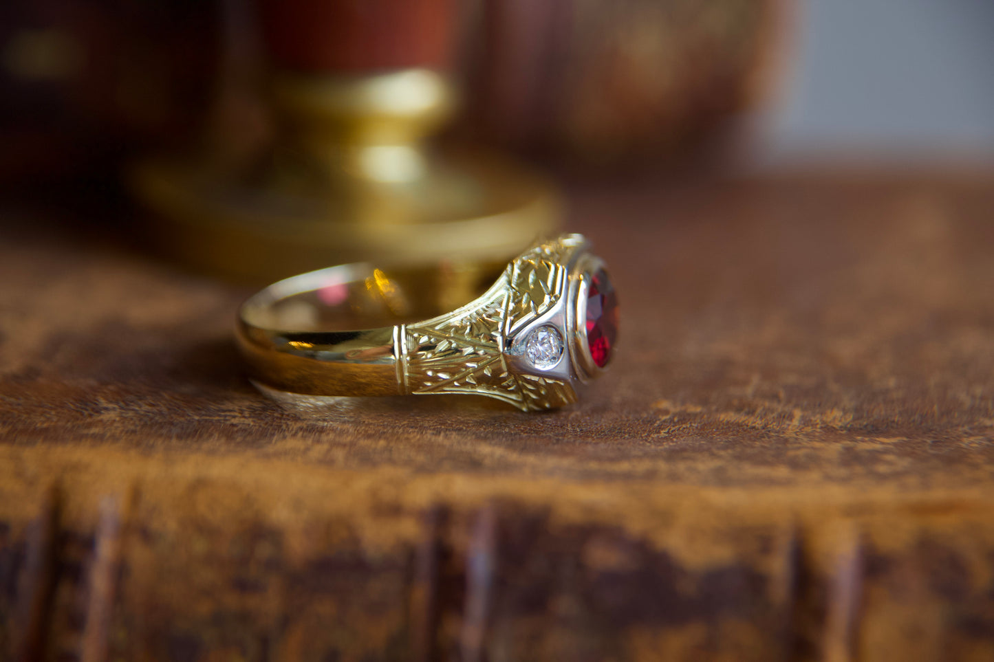 Anello anni 40 con Rodolite e diamanti