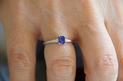 Anello con zaffiro e diamanti