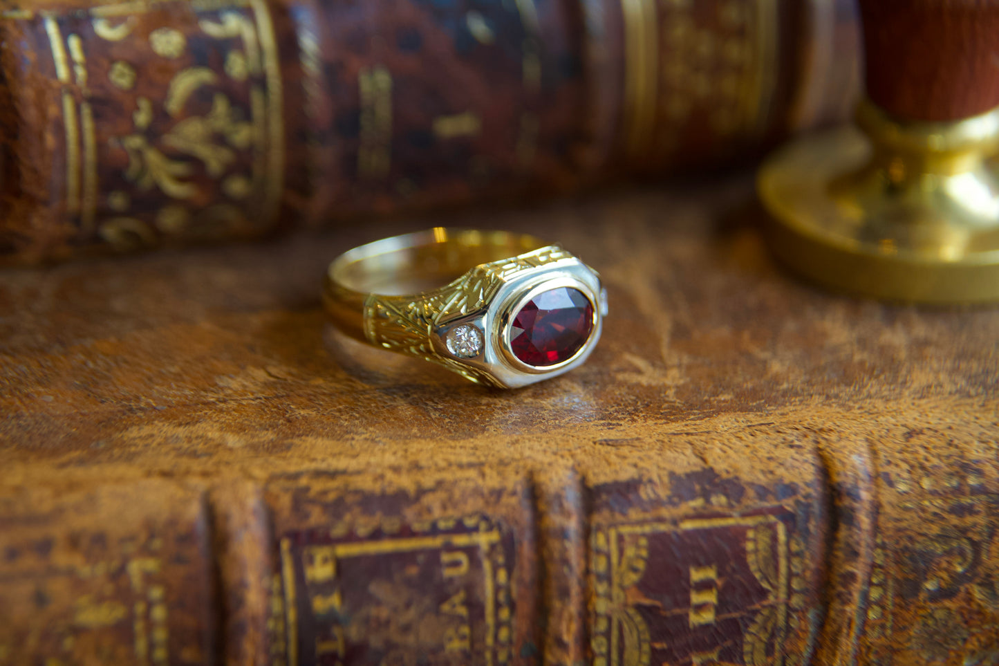 Anello anni 40 con Rodolite e diamanti