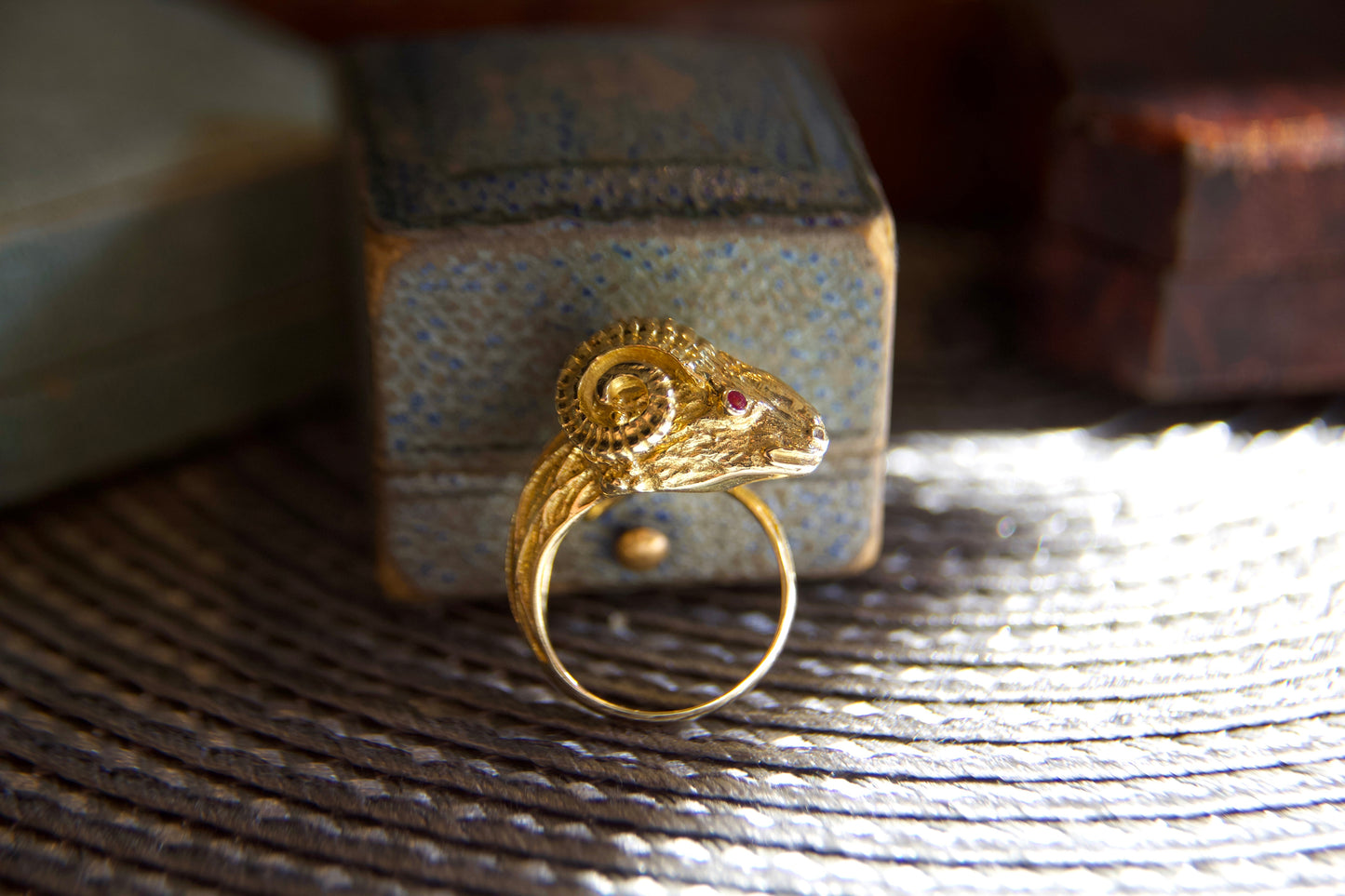Anello "Ariete" scultura
