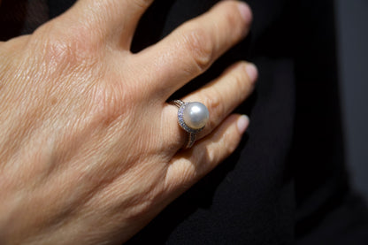 Anello  halo con perla South Sea