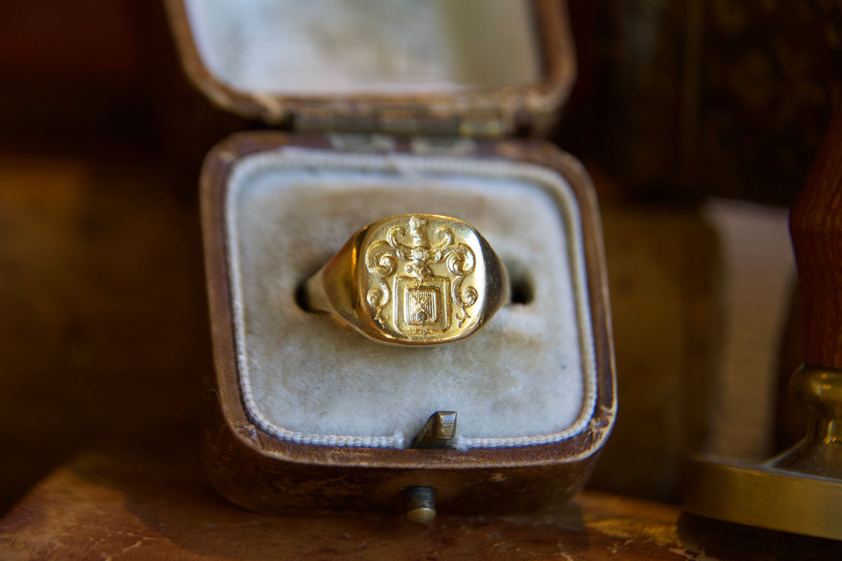 Anello con sigillo Belga fine 800