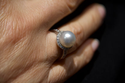 Anello  halo con perla South Sea