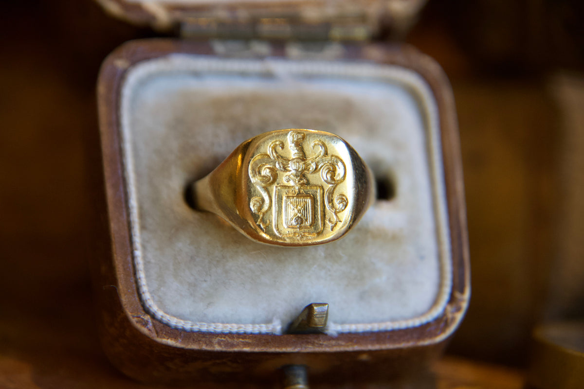 Anello con sigillo Belga fine 800
