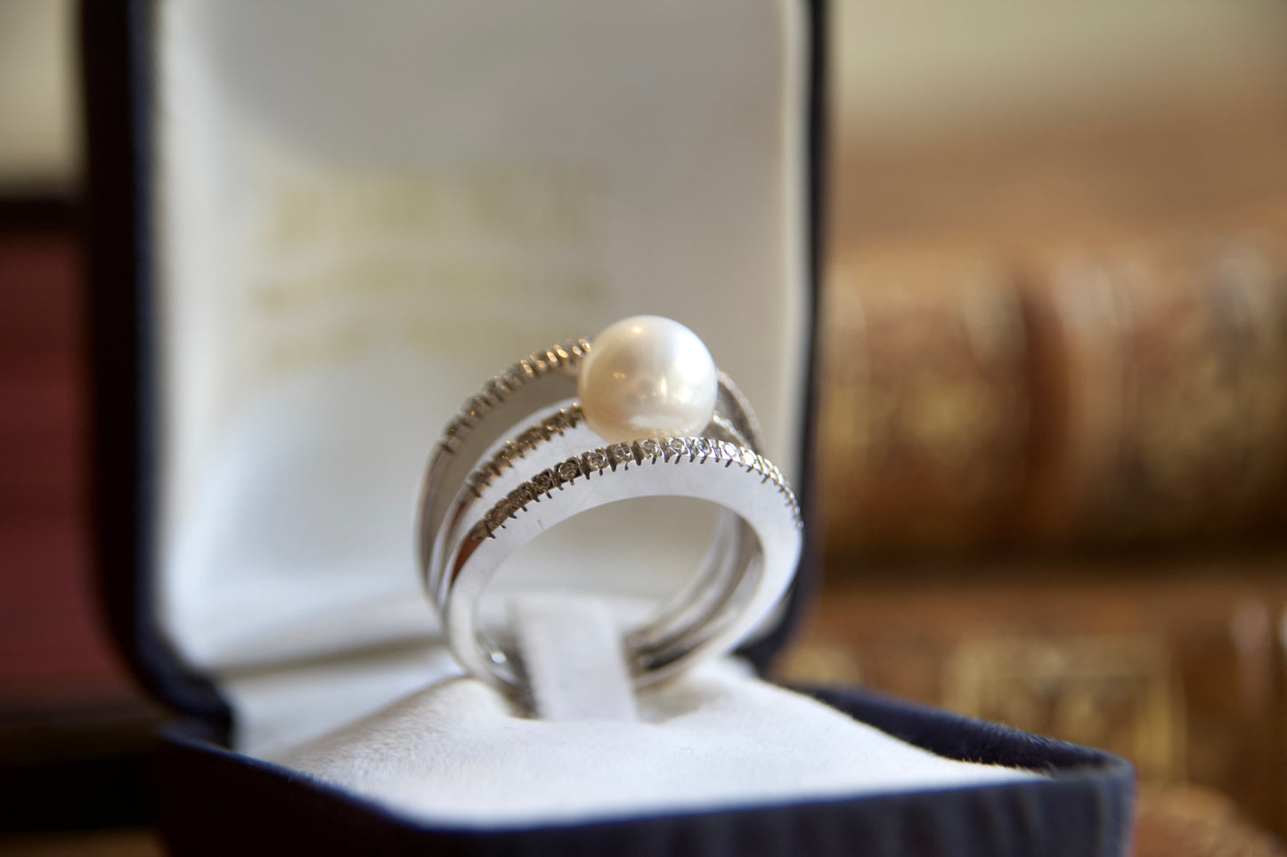 Anello tre fasce con perla e diamanti