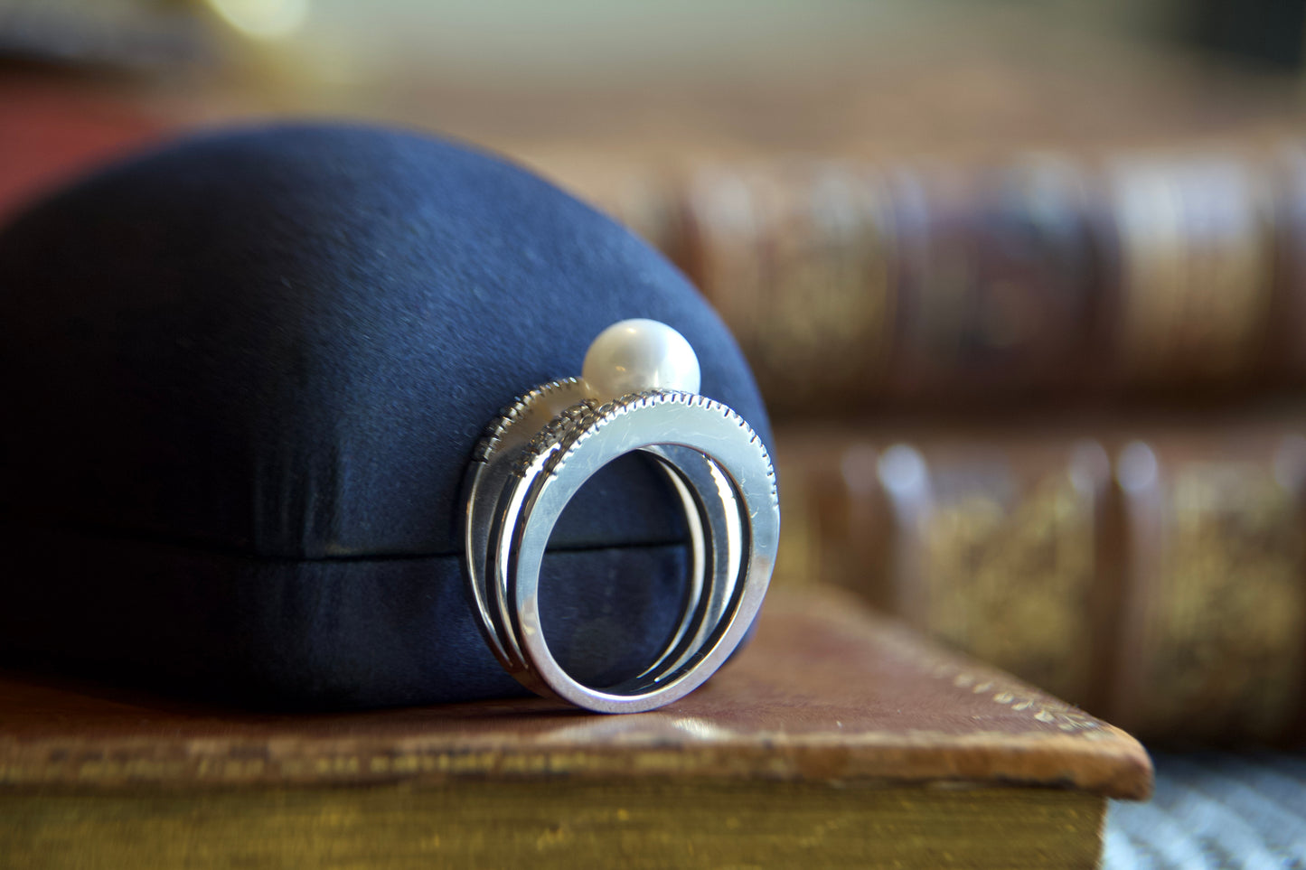 Anello tre fasce con perla e diamanti