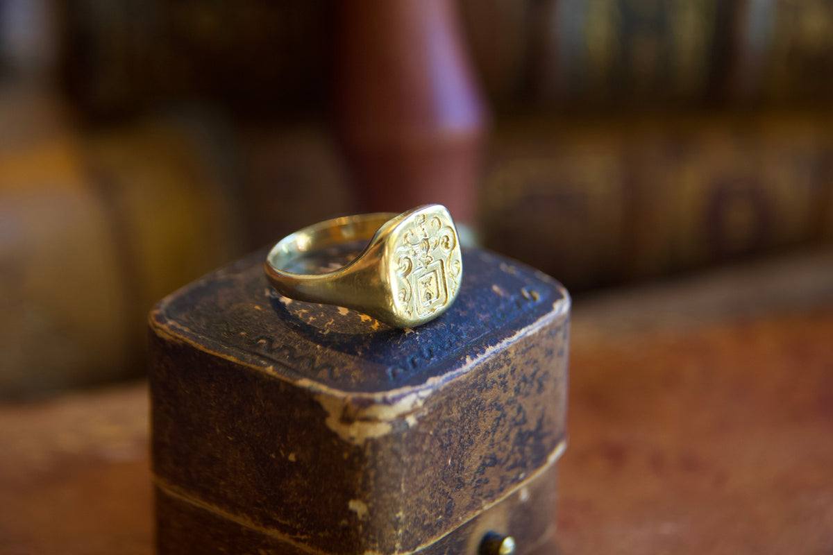 Anello con sigillo Belga fine 800