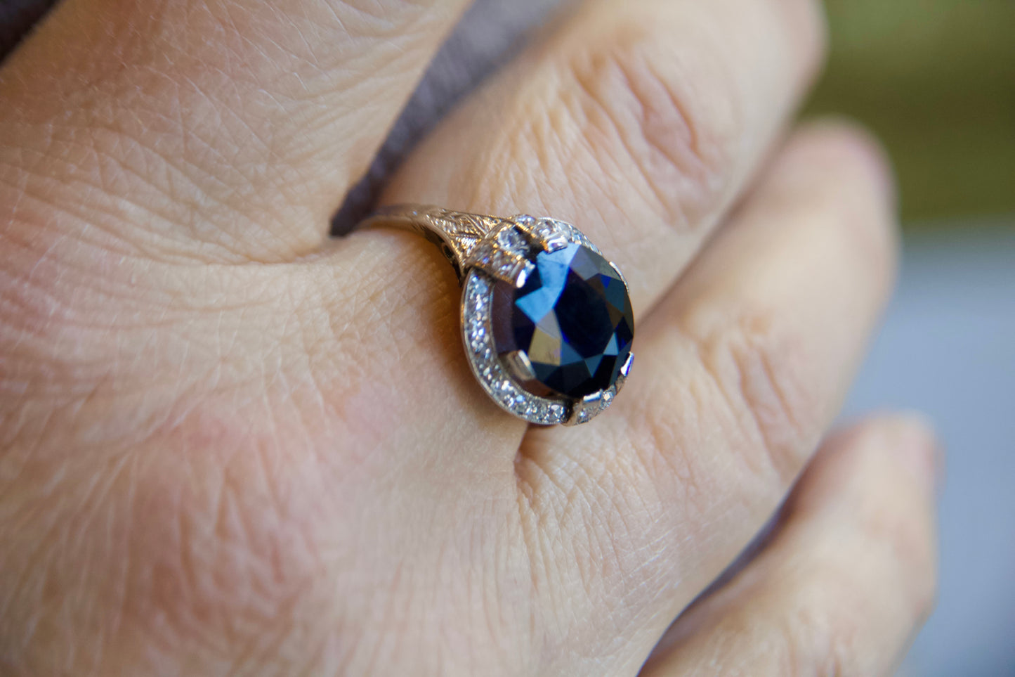 Art Deco ring with sapphire