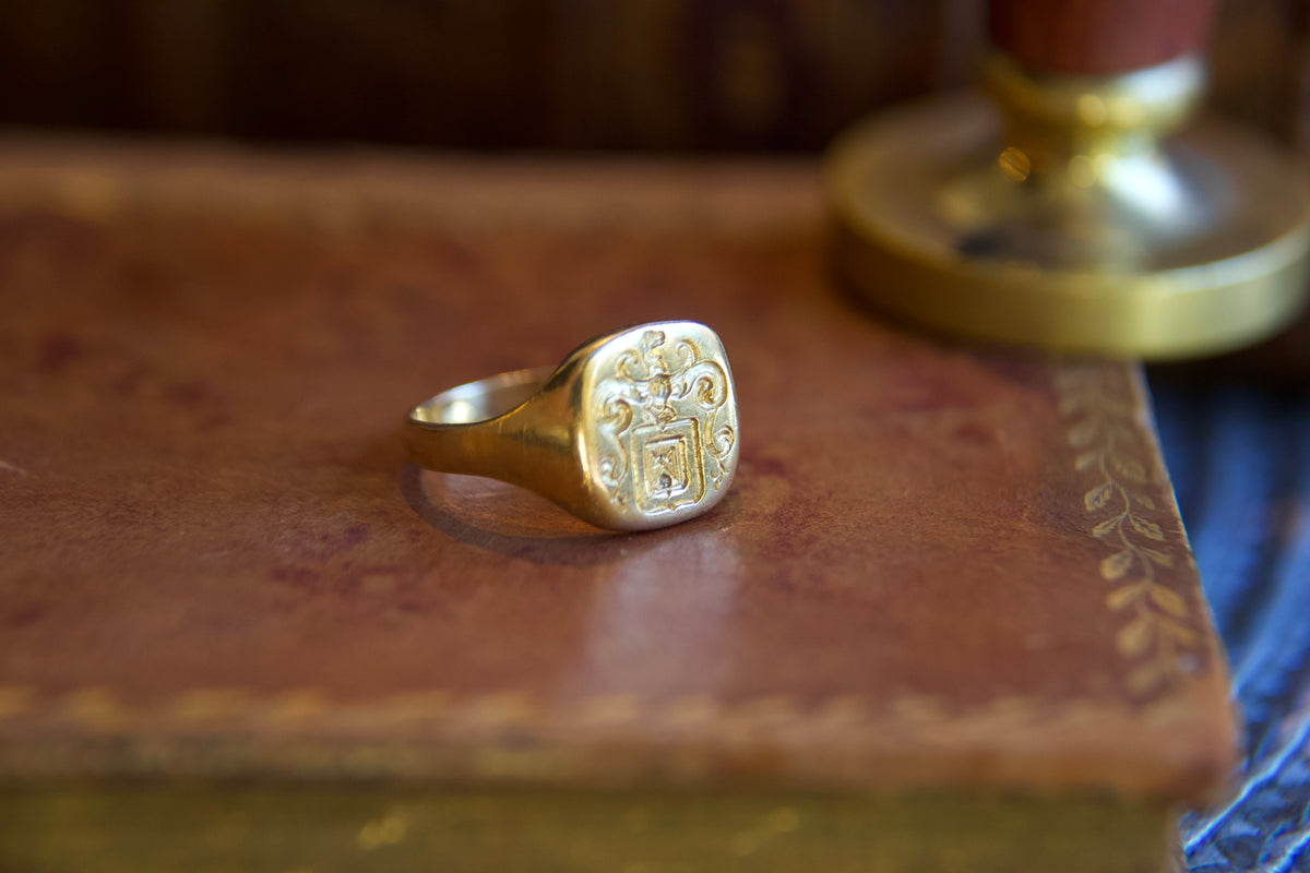 Anello con sigillo Belga fine 800