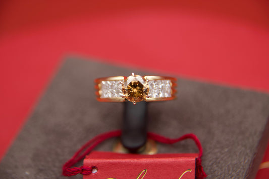 Anello  con diamante fancy cognac