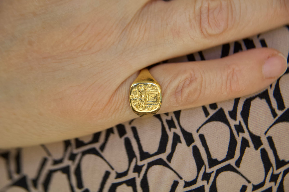 Anello con sigillo Belga fine 800