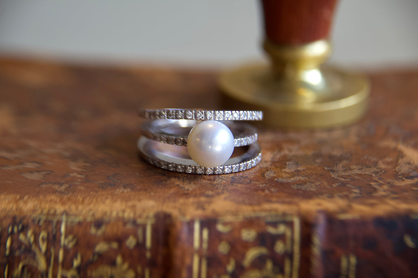 Anello tre fasce con perla e diamanti