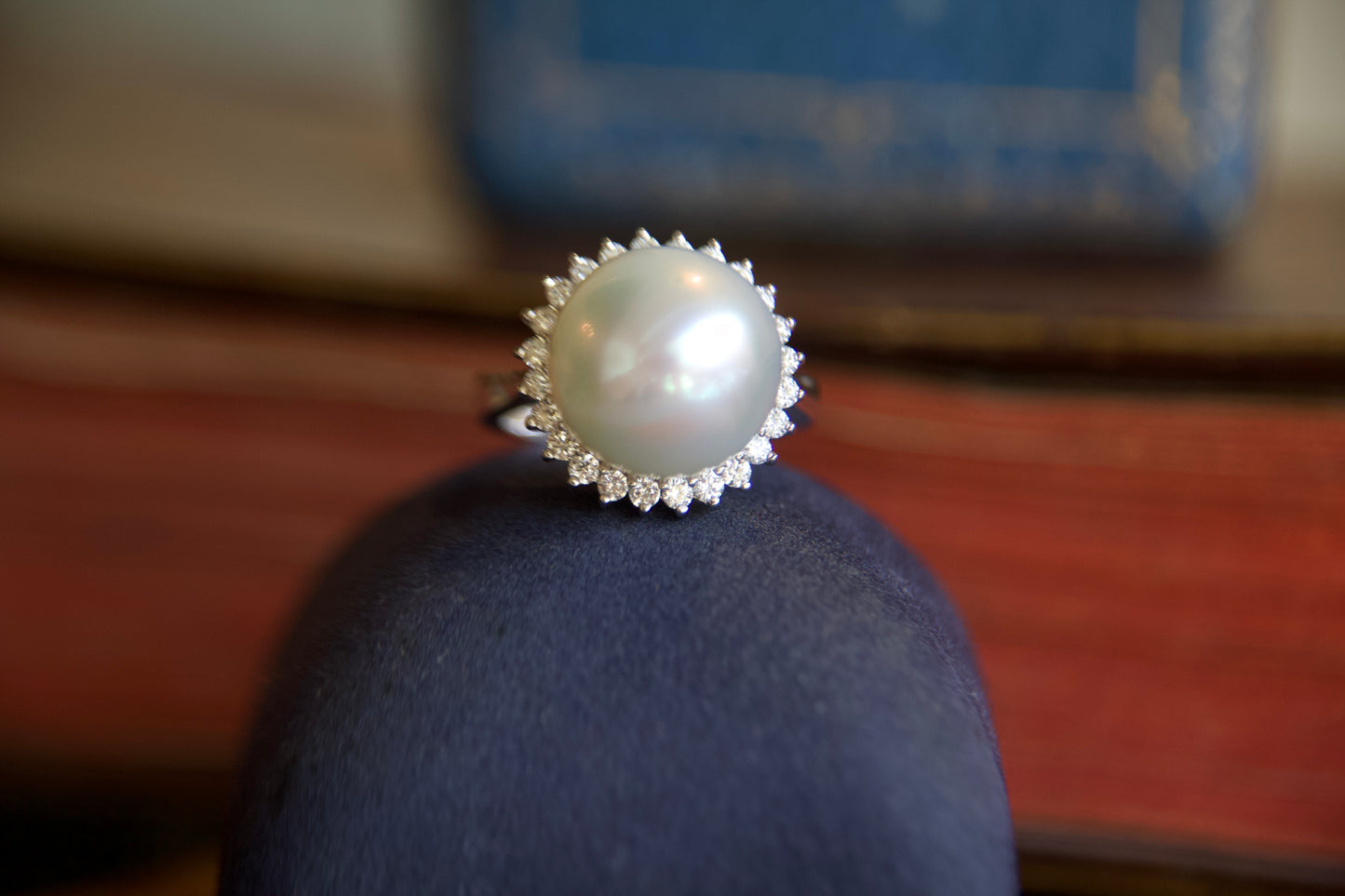 Ring with 14mm Australian pearl