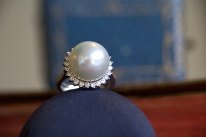 Ring with 14mm Australian pearl