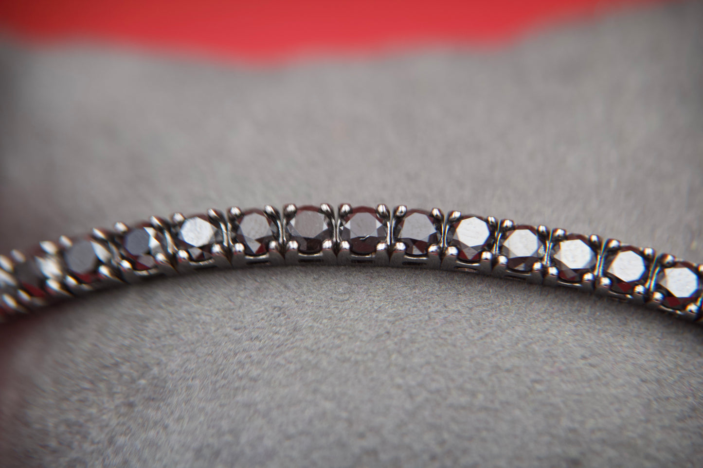 Bracciale in oro diamanti neri