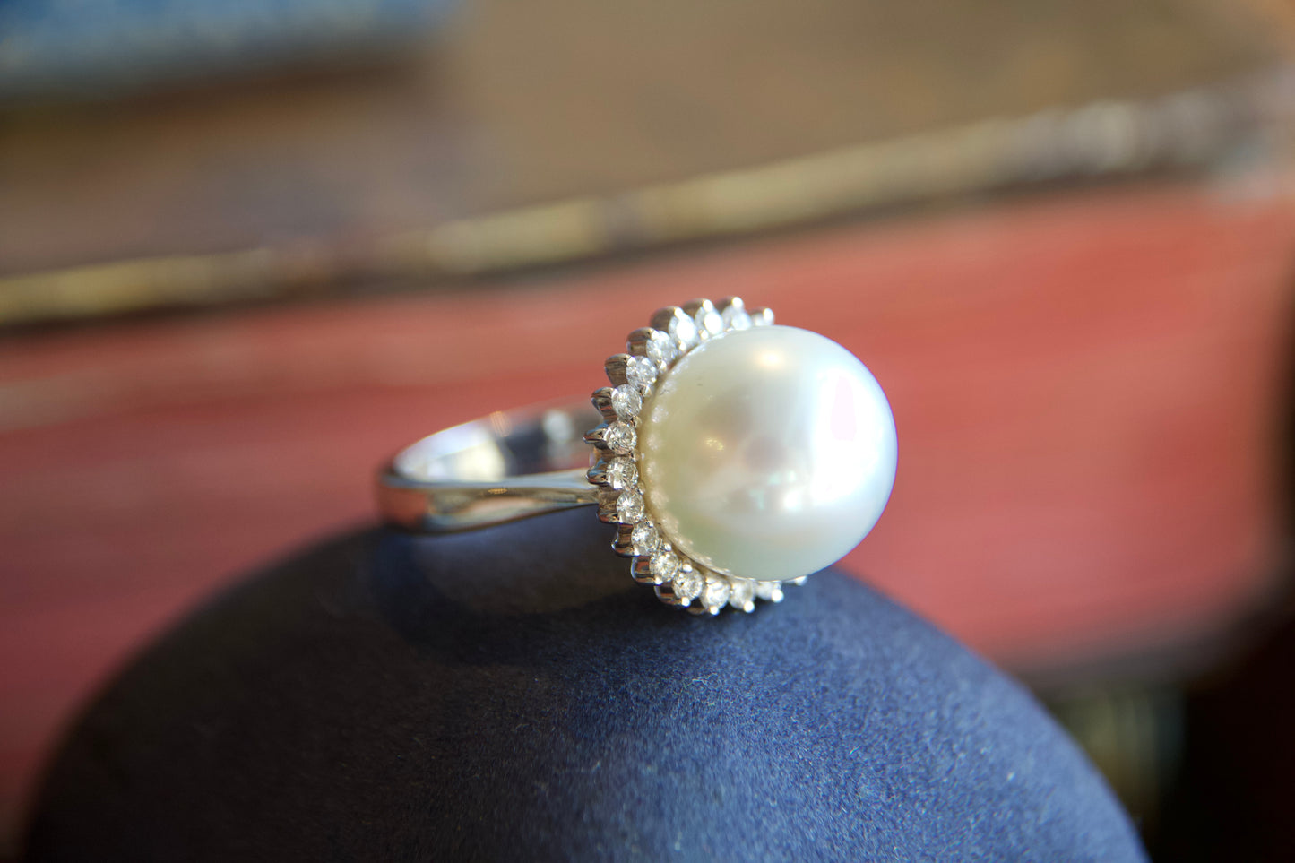 Ring with 14mm Australian pearl