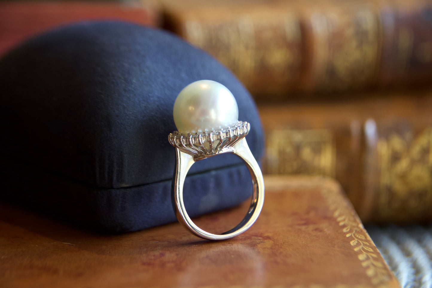 Ring with 14mm Australian pearl
