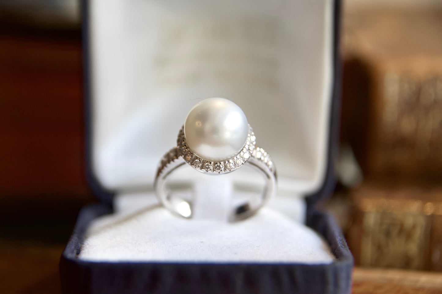Anello  halo con perla South Sea