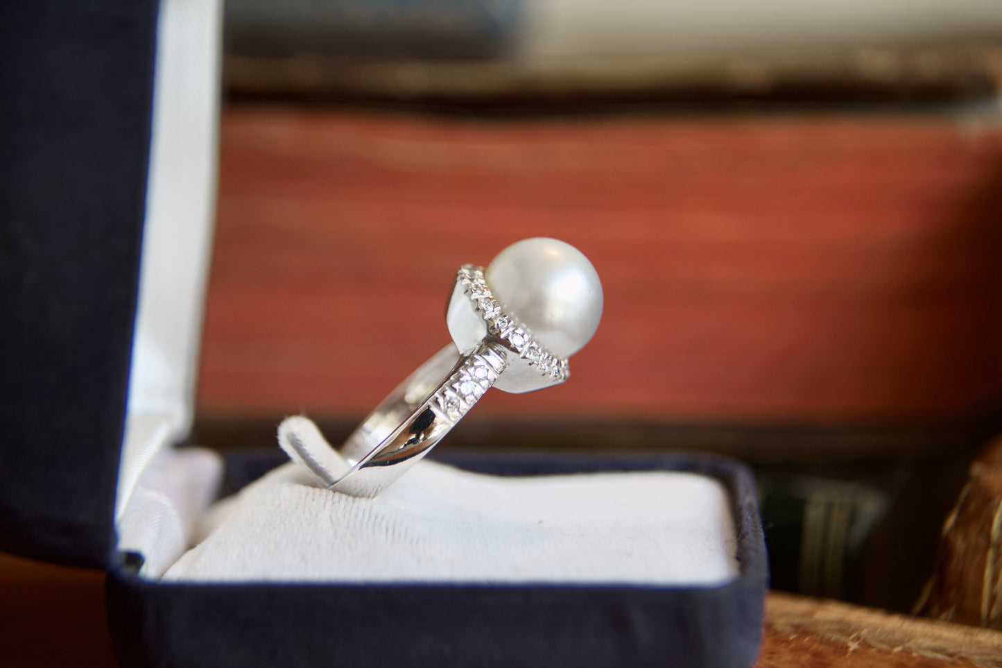 Anello  halo con perla South Sea