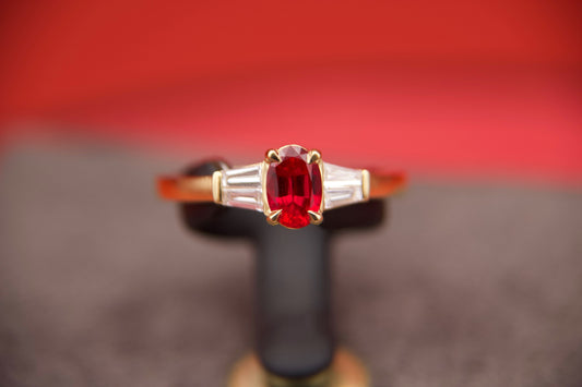 Anello solitario con rubino