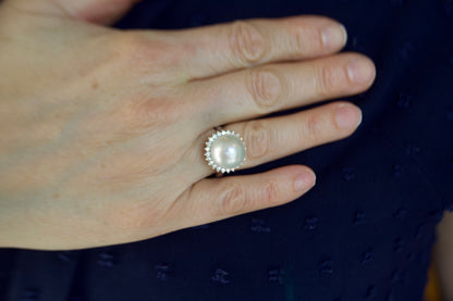 Ring with 14mm Australian pearl