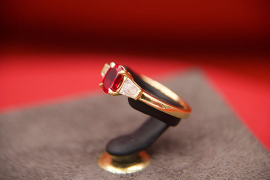 Anello solitario con rubino