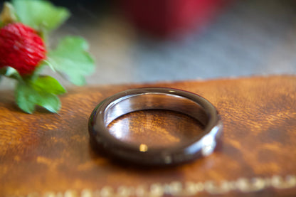 Anello solitario con smalto contemporaneo
