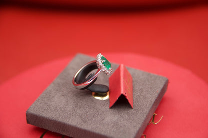 MARGHERITA ring with emerald