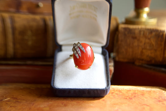 Anello Cocktail Vintage in Oro 18kt con Corallo Rosso e Diamanti