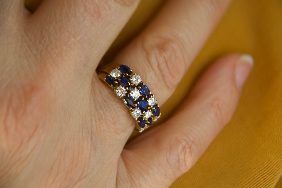 Anello fascia con zaffiri e diamanti