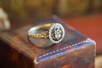 Anello Vittoriano con Granato e Diamanti a Fiore