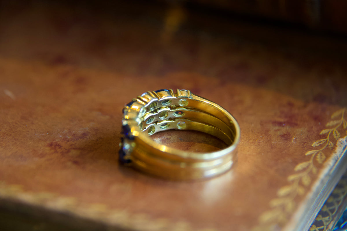 Anello fascia con zaffiri e diamanti