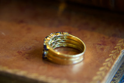 Anello fascia con zaffiri e diamanti