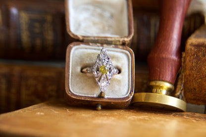 Anello Navette con Granato Demantoide Belle Epoque