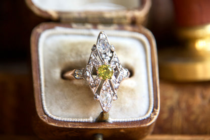 Anello Navette con Granato Demantoide Belle Epoque
