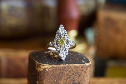 Anello Navette con Granato Demantoide Belle Epoque