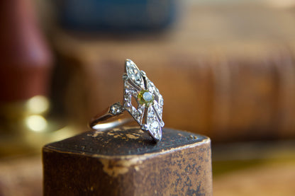 Anello Navette con Granato Demantoide Belle Epoque