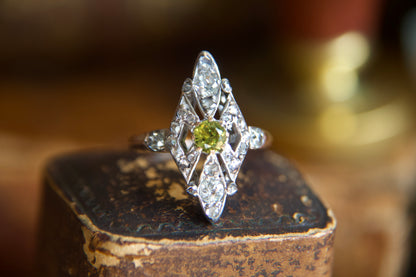 Anello Navette con Granato Demantoide Belle Epoque