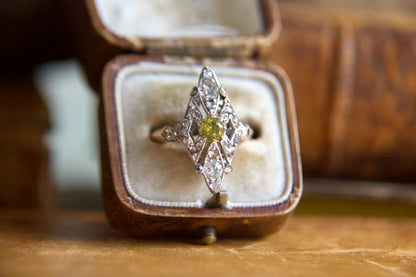 Anello Navette con Granato Demantoide Belle Epoque