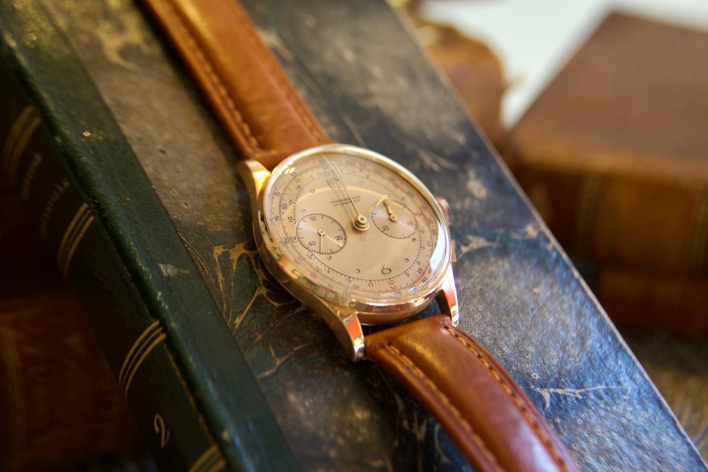 Orologio "Cronographe Suisse" anni 50 in oro 18kt