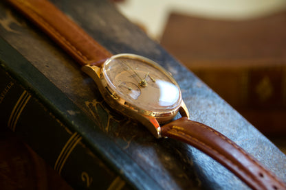 Orologio "Cronographe Suisse" anni 50 in oro 18kt