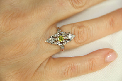Anello Navette con Granato Demantoide Belle Epoque