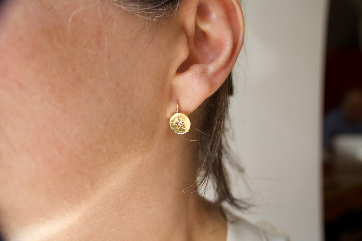 Orecchini Monachella con incisione a  stella Art Nouveau