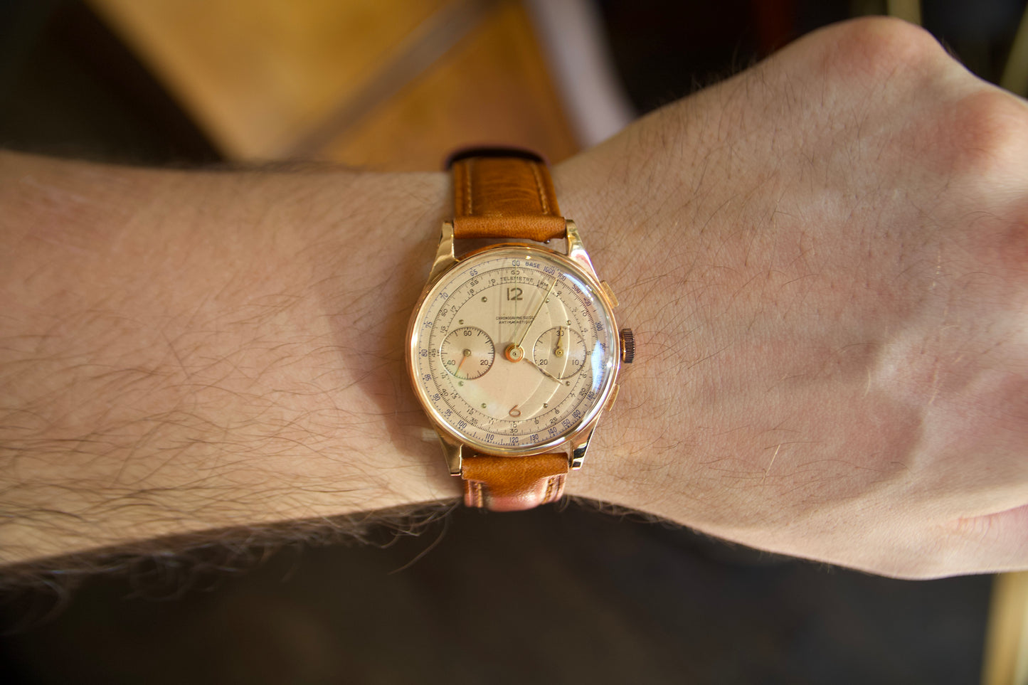 Orologio "Cronographe Suisse" anni 50 in oro 18kt