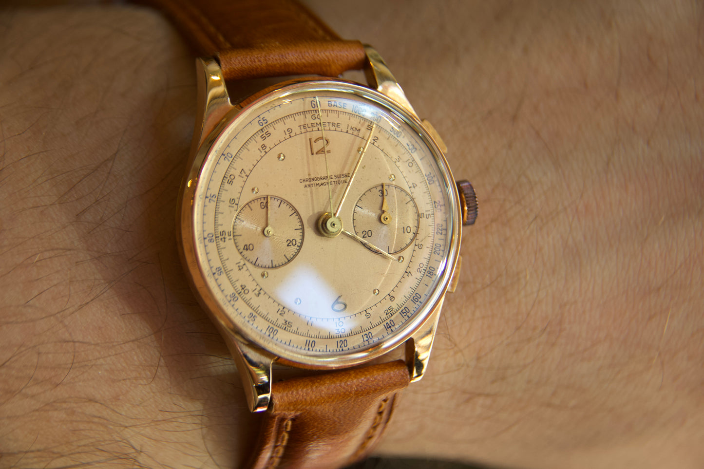Orologio "Cronographe Suisse" anni 50 in oro 18kt
