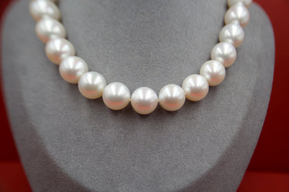 Importante collana di perle South Sea di 16mm